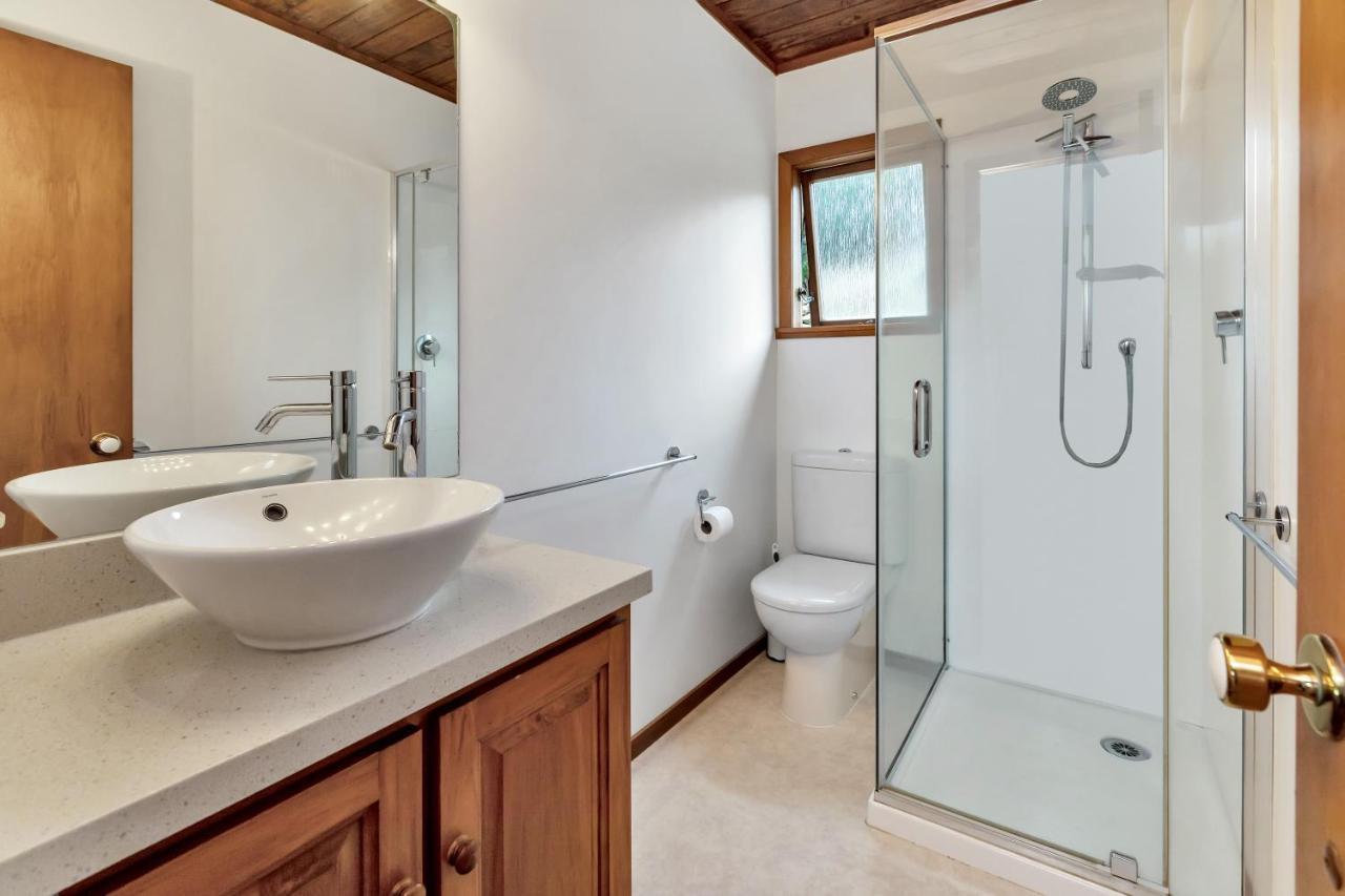 Te Maiki Retreat - Russell Holiday Home Bagian luar foto